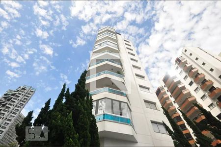 Apartamento à venda com 200m², 4 quartos e 3 vagas Apartamento à venda com 200m², 4 quartos e 3 vagasFachada