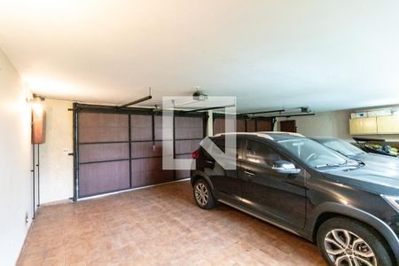 Casa à venda com 450m², 4 quartos e 4 vagas Casa à venda com 450m², 4 quartos e 4 vagasGaragem