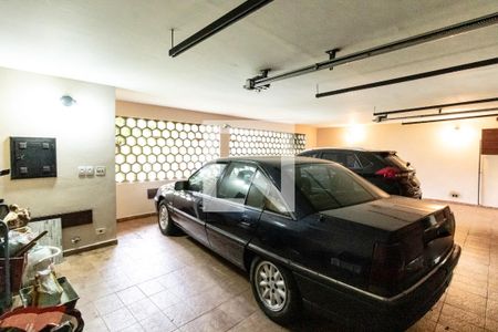 Casa à venda com 450m², 4 quartos e 4 vagas Casa à venda com 450m², 4 quartos e 4 vagasGaragem