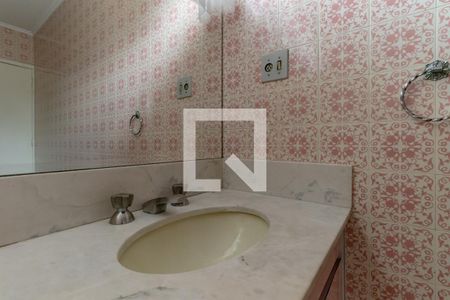 Casa à venda com 450m², 4 quartos e 4 vagas Casa à venda com 450m², 4 quartos e 4 vagasBanheiro Social