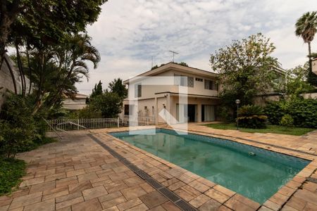Casa à venda com 450m², 4 quartos e 4 vagas Casa à venda com 450m², 4 quartos e 4 vagasÁrea comum - Piscina