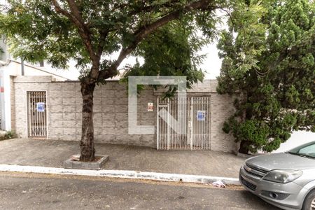 Casa à venda com 450m², 4 quartos e 4 vagas Casa à venda com 450m², 4 quartos e 4 vagasFachada