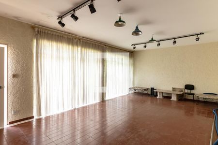 Casa à venda com 450m², 4 quartos e 4 vagas Casa à venda com 450m², 4 quartos e 4 vagasSalão de Festas