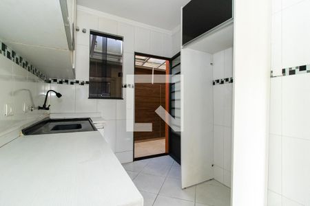 Casa para alugar com 70m², 2 quartos e 2 vagasCozinha - Armários