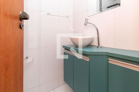 Casa para alugar com 70m², 2 quartos e 2 vagasBanheiro Social