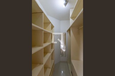 Apartamento à venda com 72m², 3 quartos e 2 vagas Apartamento à venda com 72m², 3 quartos e 2 vagasCloset