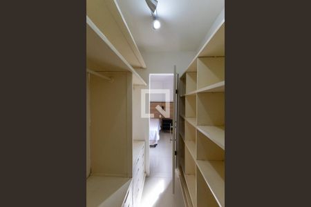 Apartamento à venda com 72m², 3 quartos e 2 vagas Apartamento à venda com 72m², 3 quartos e 2 vagasCloset