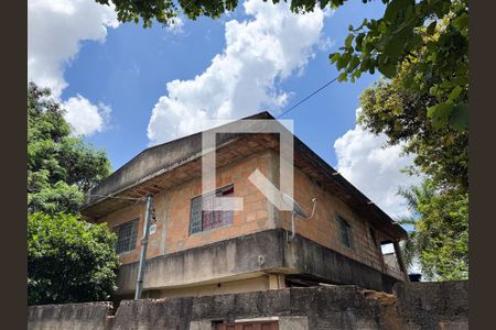 Casa à venda com 366m², 6 quartos e 2 vagas Casa à venda com 366m², 6 quartos e 2 vagasFachada