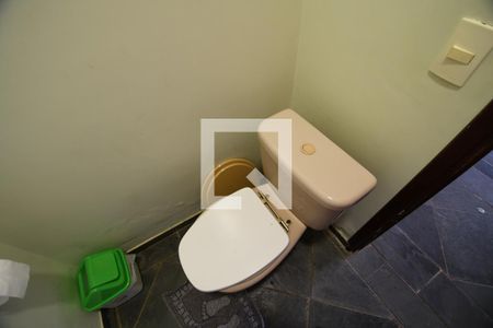 Casa à venda com 242m², 2 quartos e 2 vagasLavabo