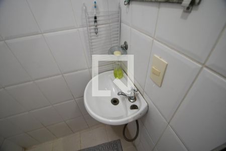 Casa à venda com 242m², 2 quartos e 2 vagasBanheiro de serviço