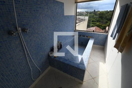 Casa à venda com 242m², 2 quartos e 2 vagasBanheiro 1