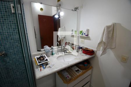 Casa à venda com 242m², 2 quartos e 2 vagasBanheiro 2