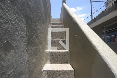 Casa para alugar com 45m², 1 quarto e sem vagaescada