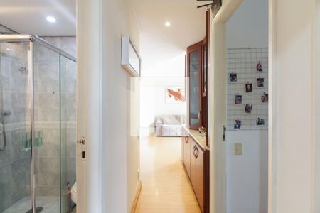 Apartamento à venda com 83m², 3 quartos e 2 vagasCorredor de Acesso aos Quartos 