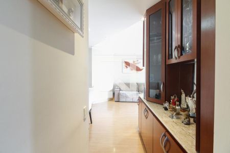 Apartamento à venda com 83m², 3 quartos e 2 vagasCorredor de Acesso aos Quartos 