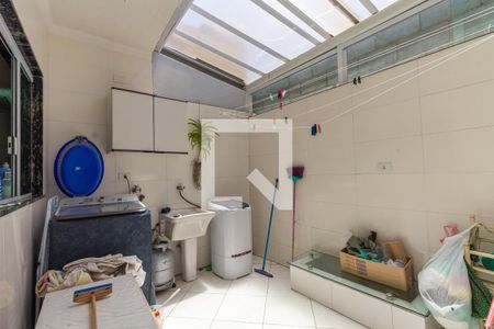 Casa à venda com 160m², 2 quartos e 4 vagas Casa à venda com 160m², 2 quartos e 4 vagaslavanderia