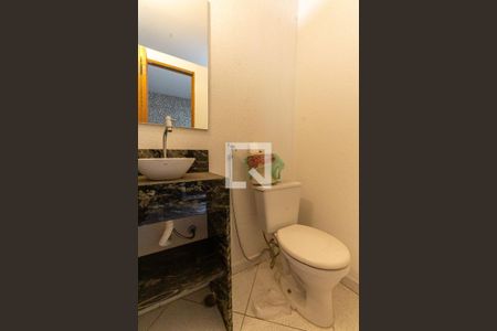 Casa à venda com 160m², 2 quartos e 4 vagas Casa à venda com 160m², 2 quartos e 4 vagasBanheiro Área externa