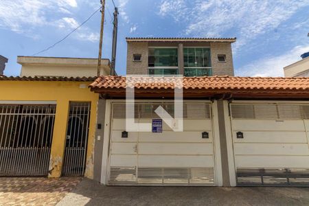 Casa à venda com 160m², 2 quartos e 4 vagas Casa à venda com 160m², 2 quartos e 4 vagasFachada