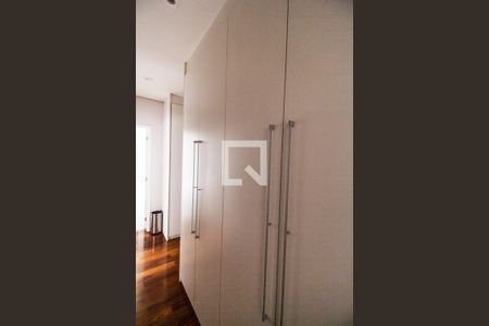 Apartamento à venda com 367m², 4 quartos e 4 vagasBanheiro da Suíte 2