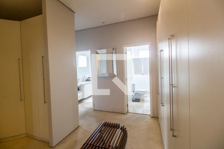 Apartamento à venda com 367m², 4 quartos e 4 vagasCloset da suíte 1