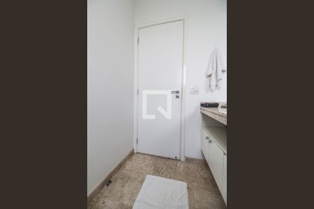 Apartamento à venda com 367m², 4 quartos e 4 vagasBanheiro da Suíte 2