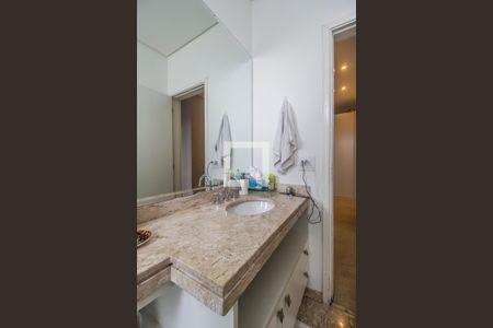 Apartamento à venda com 367m², 4 quartos e 4 vagasBanheiro da Suíte 1