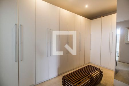 Apartamento à venda com 367m², 4 quartos e 4 vagasCloset da suíte 1