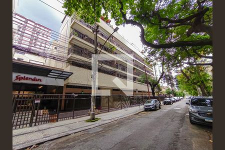 Apartamento à venda com 179m², 4 quartos e 1 vaga Apartamento à venda com 179m², 4 quartos e 1 vagaFachada e portaria