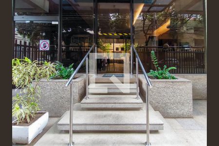 Apartamento à venda com 179m², 4 quartos e 1 vaga Apartamento à venda com 179m², 4 quartos e 1 vagaFachada e portaria