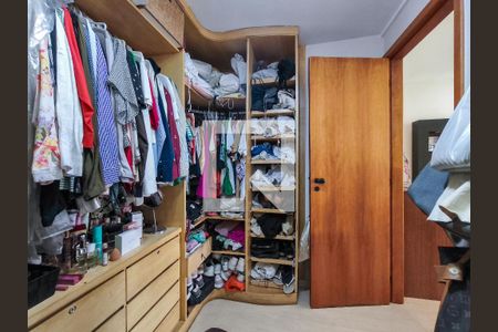 Apartamento à venda com 179m², 4 quartos e 1 vaga Apartamento à venda com 179m², 4 quartos e 1 vagaCloset da suíte