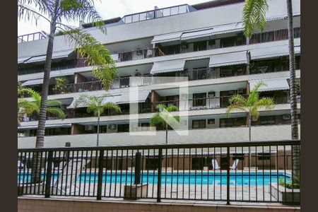 Apartamento à venda com 179m², 4 quartos e 1 vaga Apartamento à venda com 179m², 4 quartos e 1 vagaFachada e portaria