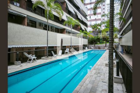 Apartamento à venda com 179m², 4 quartos e 1 vaga Apartamento à venda com 179m², 4 quartos e 1 vagaÁrea comum - Piscina