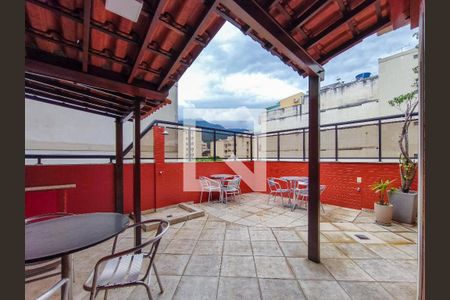 Apartamento à venda com 179m², 4 quartos e 1 vaga Apartamento à venda com 179m², 4 quartos e 1 vagaTerraço