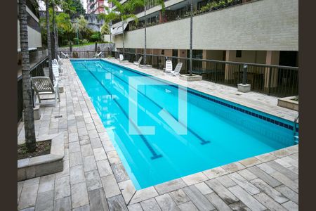 Apartamento à venda com 179m², 4 quartos e 1 vaga Apartamento à venda com 179m², 4 quartos e 1 vagaÁrea comum - Piscina