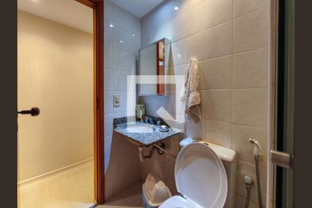 Apartamento à venda com 179m², 4 quartos e 1 vaga Apartamento à venda com 179m², 4 quartos e 1 vagaBanheiro 2