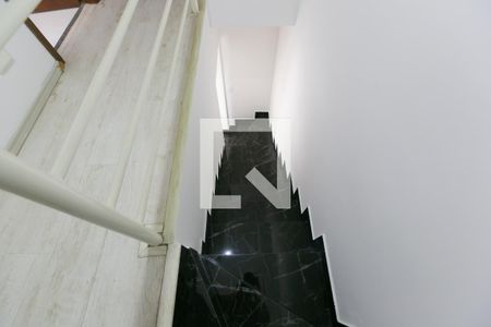 Casa de condomínio à venda com 53m², 2 quartos e 1 vagaEscada 