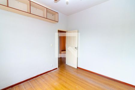 Quarto 1 de apartamento para alugar com 2 quartos, 61m² em Vila Valqueire, Rio de Janeiro