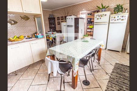 Casa à venda com 565m², 3 quartos e 6 vagasCozinha e Copa