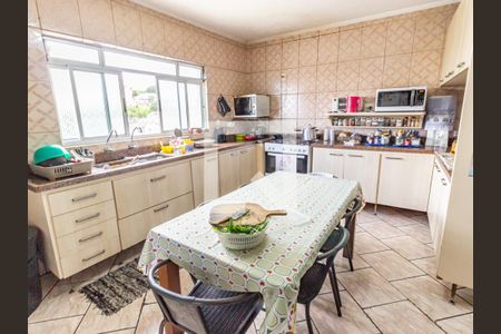 Casa à venda com 565m², 3 quartos e 6 vagasCozinha e Copa