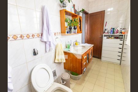 Casa à venda com 565m², 3 quartos e 6 vagasBanheiro da Suíte 2