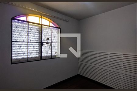 Casa à venda com 320m², 6 quartos e 4 vagas Casa à venda com 320m², 6 quartos e 4 vagasQuarto 3