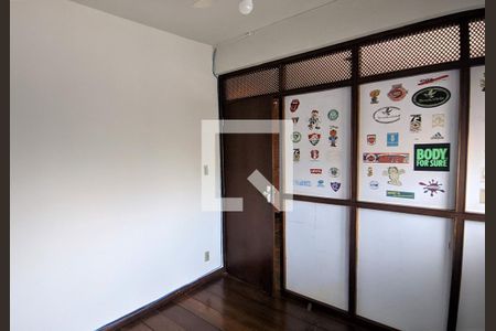 Casa à venda com 320m², 6 quartos e 4 vagas Casa à venda com 320m², 6 quartos e 4 vagasQuarto 5