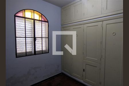 Casa à venda com 320m², 6 quartos e 4 vagas Casa à venda com 320m², 6 quartos e 4 vagasDispensa