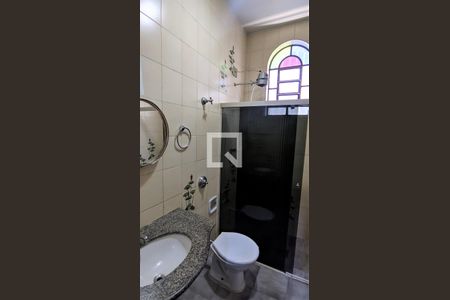 Casa à venda com 320m², 6 quartos e 4 vagas Casa à venda com 320m², 6 quartos e 4 vagasBanheiro 1