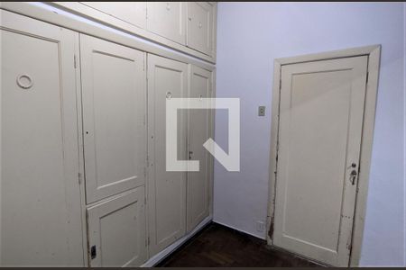 Casa à venda com 320m², 6 quartos e 4 vagas Casa à venda com 320m², 6 quartos e 4 vagasDispensa