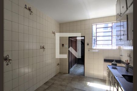 Casa à venda com 320m², 6 quartos e 4 vagas Casa à venda com 320m², 6 quartos e 4 vagasCozinha