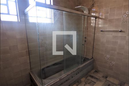 Casa à venda com 320m², 6 quartos e 4 vagas Casa à venda com 320m², 6 quartos e 4 vagasBanheiro 3