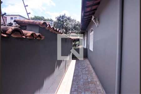 Casa à venda com 320m², 6 quartos e 4 vagas Casa à venda com 320m², 6 quartos e 4 vagasVaranda