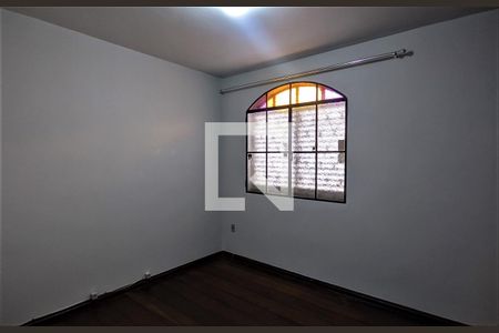 Casa à venda com 320m², 6 quartos e 4 vagas Casa à venda com 320m², 6 quartos e 4 vagasQuarto 4