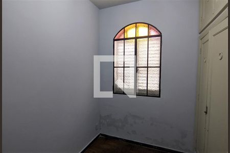 Casa à venda com 320m², 6 quartos e 4 vagas Casa à venda com 320m², 6 quartos e 4 vagasDispensa